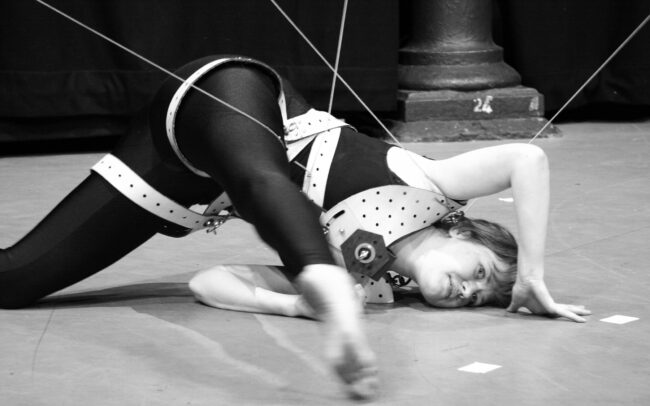 Human Harp Roundhouse Performance ©Di Mainstone